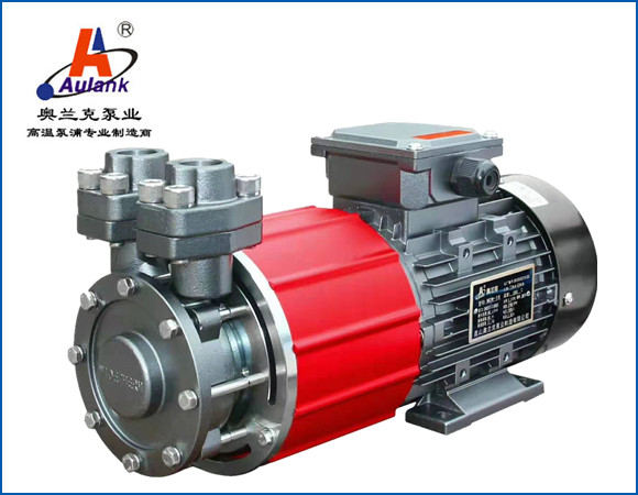 該款泵浦為磁力驅動式超高溫旋渦泵，移送循環介質為不含顆粒、纖維的液體（水、導熱油、乙二醇）等。泵浦外觀精美、振動小、噪音低、應用于循環 350℃以內高溫導熱油，循環 180℃以內熱水。2.應用領域：精密超高溫模溫機、皮革滾輪加熱設備、反應釜保溫等行業。
