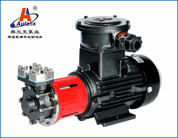 低溫磁力驅(qū)動過流部件材質(zhì)為不銹鋼，具備一定的氣液混合功能。產(chǎn)品采用無軸封、磁力驅(qū)動設(shè)計，將動密封轉(zhuǎn)換為靜密封，實現(xiàn)泵浦在深冷和高溫工況下的安全性和穩(wěn)定性。